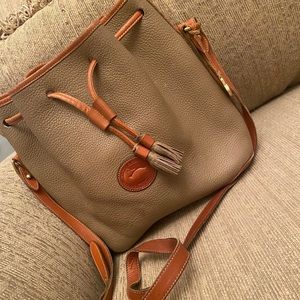 Dooney & Bourke vintage side pouch bag 🍂🧡